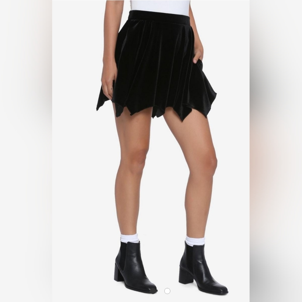 New Hot Topic size XL black bat wing skater skirt